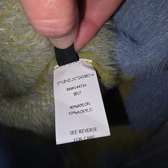 Artistic Works by Lu Womans Fuzzy Checkered Star Knit Sweater Green Blue Medium - Picture 8 of 11